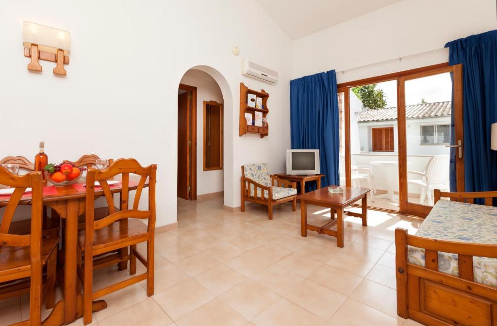 Apartamentos Leo Port de Pollença Quarto foto